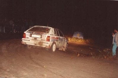 Gustavo Trelles - Daniel Muzio
27º Rallye Catalunya - Costa Brava - Rallye de España 1991. Lancia Delta Integrale 16V (TO 44774R). Abandonó por el embrague en SS32 La Creu de Lloret de 11.00 km.
Jolly Club

Del 10 al 13 de Noviembre, Lloret de Mar, Girona, Catalunya, España.
Superficie: asfalto - tierra.

El Rally tenia un total de 1606.98 km de los que 594.01 km divididos en 35 tramos eran especiales, (2 de ellas fueron canceladas SS4 Sant Hilari - Osor de 13.57 Km y SS29 Riera de Merles de 14.36 Km).

Tomaron la salida 76 equipos, finalizaron 33.@
Palabras clave: Lancia;Delta;Integrale;Catalunya;1991;España;Spain