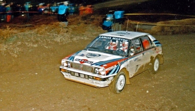 Massimo (Miki) Biasion - Tiziano Siviero
47º Lombard RAC Rally 1991. Lancia Delta Integrale 16V (TO 99927R). Abandonó por accidente en SS21 Clocaenog South de 6.34 km.
Martini Lancia

Del 24 al 28 de Noviembre, Harrogate, Yorkshire, Inglaterra.
Superficie: tierra.

El Rally tenia un total de 2355.31 Km de los que 565,51 Km divididos en 37 tramos eran especiales.

Se inscribieron 160 equipos, tomaron la salida 151, finalizaron 82.@
Palabras clave: Miki_Biasion;Tiziano_Siviero;Lancia;Delta;Integrale;Gran_Bretaña;RAC_Rally;Lombard;1991