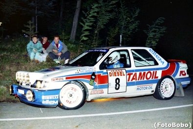 Gianfranco Cunico - Stefano Evangelisti
33º Rallye Sanremo - Rallye d'Italia 1991. Ford Sierra Cosworth 4x4. Abandonó por accidente en SS12 Molinelli de 15.19 Km.

Del 12 al 17 de Octubre, Sanremo, Ligúria, Imperia, Italia.
Superficie: asfalto - tierra.

El Rally tenia un total de 2185.96 km de los que 572.91 km divididos en 31 tramos eran especiales (uno de ellos fue cancelado SS5 Castiglione Garfagnana de 9.67 km).

Tomaron la salida 87 equipos, finalizaron 40.

© Alberto Anam
@
Palabras clave: Gianfranco_Cunico;Sanremo;Ford;Sierra;Cosworth;1991