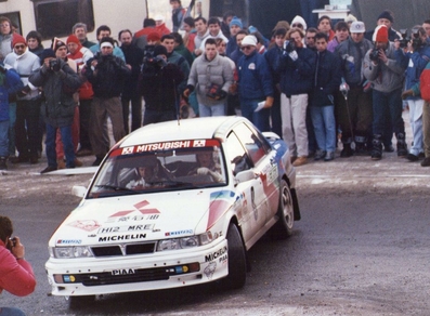 Kenneth Ericksson - Stefan Parmander
59º Rallye Automobile de Monte-Carlo 1991. Mitsubishi Galant VR-4 (H12 MRE). Abandonó sin combustible en SS19 Moulinet - La Bollène Vésubie 1 de 22.21 km.

Del 24 al 30 de Enero, Monte-Carlo.
Superficie: asfalto - nieve.

El Rally tenia un total de 3390.27 km de los que 628.64 km divididos en 27 tramos eran especiales.

Tomaron la salida 167 equipos, finalizaron 75.

© Joan Al
@@
Palabras clave: ;Mitsubishi;Galant;Montecarlo;1991