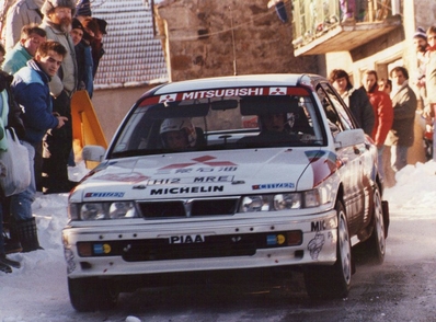 Kenneth Ericksson - Stefan Parmander
59º Rallye Automobile de Monte-Carlo 1991. Mitsubishi Galant VR-4 (H12 MRE). Abandonó sin combustible en SS19 Moulinet - La Bollène Vésubie 1 de 22.21 km.

Del 24 al 30 de Enero, Monte-Carlo.
Superficie: asfalto - nieve.

El Rally tenia un total de 3390.27 km de los que 628.64 km divididos en 27 tramos eran especiales.

Tomaron la salida 167 equipos, finalizaron 75.

© Joan Al
@@
Palabras clave: ;Mitsubishi;Galant;Montecarlo;1991