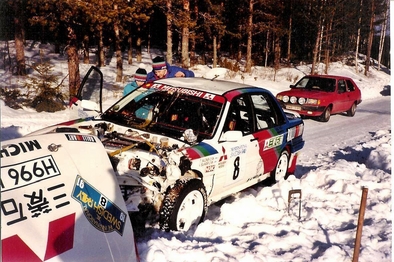 Timo Salonen - Voitto Silander
40º Internacional Suecia Rally 1991. Mitsubishi Galant VR-4 (H996 HVW). Abandonó por accidente en SS11 Skog de 16.78 km

Del 16 al 18 de Febrero, Karlstad, Suecia.
Superficie: nieve - nieve.

El Rally tenia un total de 1475.10 km de los que 519.90 km divididos en 29 tramos eran especiales.

Se inscribieron 108 equipos, tomaron la salida 108, finalizaron 74.@
Palabras clave: Timo_Salonen;Mitsubishi;Galant;VR-4;Suecia;1991;Crash