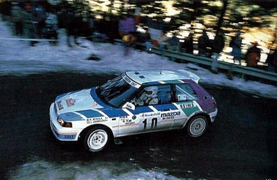 Hannu Mikkola - Johnny Johansson
59º Rallye Automobile de Monte-Carlo 1991. Mazda 323 GTX (JYS-158). Abandonó por accidente en SS3 Col du Corobin de 19.60 km.

Del 24 al 30 de Enero, Monte-Carlo.
Superficie: asfalto - nieve.

El Rally tenia un total de 3390.27 km de los que 628.64 km divididos en 27 tramos eran especiales.

Tomaron la salida 167 equipos, finalizaron 75.@
Palabras clave: ;Mazda;GT-X;Montecarlo;1991