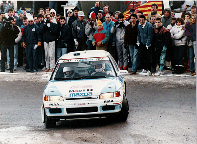 Hannu Mikkola - Johnny Johansson
59º Rallye Automobile de Monte-Carlo 1991. Mazda 323 GTX (JYS-158). Abandonó por accidente en SS3 Col du Corobin de 19.60 km.

Del 24 al 30 de Enero, Monte-Carlo.
Superficie: asfalto - nieve.

El Rally tenia un total de 3390.27 km de los que 628.64 km divididos en 27 tramos eran especiales.

Tomaron la salida 167 equipos, finalizaron 75.

Tramo: Pont de Miolans
Paellas del ultimo Km y medio, justo antes de Les Clues de St Auban.

© Joan Al
@@
Palabras clave: ;Mazda;GT-X;Montecarlo;1991