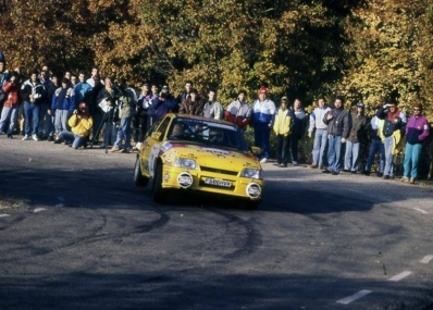 Borja Moratal - Arturo Fernandez
27º Rallye Catalunya - Costa Brava - Rallye de España 1991. Opel Kadett GSI 16V (F686HVK). Abandonó por la suspensión del coche en SS24 Olius de 14.85 km.
Opel Team España

Del 10 al 13 de Noviembre, Lloret de Mar, Girona, Catalunya, España.
Superficie: asfalto - tierra.

El Rally tenia un total de 1606.98 km de los que 594.01 km divididos en 35 tramos eran especiales, (2 de ellas fueron canceladas SS4 Sant Hilari - Osor de 13.57 Km y SS29 Riera de Merles de 14.36 Km).

Tomaron la salida 76 equipos, finalizaron 33.@
Palabras clave: Opel;Kadett;GSI;Catalunya;Costa_Brava;1991;España;Spain