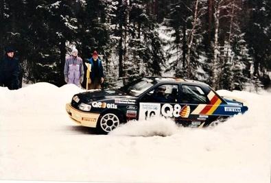 Gwyndaf Evans - Howard Davies
40º Internacional Suecia Rally 1991. Ford Sierra RS Cosworth 4x4 (G885 YAD). Abandonó por accidente en SS11 Skog de 16.78 km.

Del 16 al 18 de Febrero, Karlstad, Suecia.
Superficie: nieve - nieve.

El Rally tenia un total de 1475.10 km de los que 519.90 km divididos en 29 tramos eran especiales.

Se inscribieron 108 equipos, tomaron la salida 108, finalizaron 74.@
Palabras clave: Ford;Sierra;Cosworth;Suecia;1991;Nieve