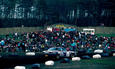 Colin McRae - Derek Ringer
47º Lombard RAC Rally 1991. Subaru Legacy RS (H187 GUD). Abandonó por accidente en SS30 Broomylinn de 26.42 Km.

Del 24 al 28 de Noviembre, Harrogate, Yorkshire, Inglaterra.
Superficie: tierra.

El Rally tenia un total de 2355.31 Km de los que 565,51 Km divididos en 37 tramos eran especiales.

Se inscribieron 160 equipos, tomaron la salida 151, finalizaron 82.@
Palabras clave: ;Suberu;Legacy;RS;Gran_Bretaña;RAC_Rally;Lombard;1991