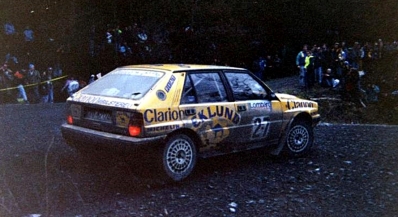 Per Eklund - Jan-Olof Bohlin
47º Lombard RAC Rally 1991. Lancia Delta Integrale 16V. Abandonó por el diferencial del coche en SS31 Pundershaw de 39.98 km.

Del 24 al 28 de Noviembre, Harrogate, Yorkshire, Inglaterra.
Superficie: tierra.

El Rally tenia un total de 2355.31 Km de los que 565,51 Km divididos en 37 tramos eran especiales.

Se inscribieron 160 equipos, tomaron la salida 151, finalizaron 82.@
Palabras clave: ;Lancia;Delta;Integrale;Gran_Bretaña;RAC_Rally;Lombard;1991