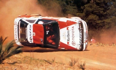 Carlos Sainz Cenamor - Luà­s Moya
4º Commonwealth Bank Rally Australia 1991. Toyota Celica GT-4 (ST165). Abandonò por accidente en SS14 Bunnings Central de 6.33 Km.
El Rally tenia un total de 2,072.12 Km de los que 592.59 Km divididos en 39 tramos eran especiales.
Se inscribieron 59 equipos, tomaron la salida 59, finalizaron 36.
PHOTO Ricardo Muñoz Llorca.@
Palabras clave: ;Toyota;Celica;ST165;Australia;1991;crash