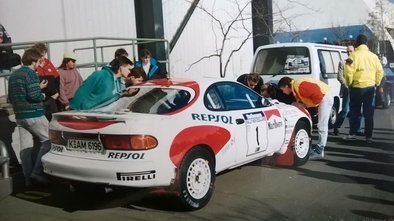 Carlos Sainz - Luis Moya
23ª Rothmans Rally New Zealand 1992. Toyota Celica Turbo 4WD -ST185- (K-AM 6196). Clasificado 1º.

Del 25 al 28 de Junio, Auckland, Nueva Zelanda.
Superficie: tierra.

El Rally tenía un total de 584.54 km cronometrados divididos en 38 tramos especiales.

Tomaron la salida 76 equipos, finalizaron 41.@
Palabras clave: ;Toyota;Celica;ST185;Nueva_Zelanda;1992