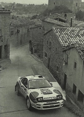 Carlos Sainz Cenamor - Luís Rodríguez Moya
28º Rallye de España - Catalunya - Costa Brava 1992. Toyota Celica Turbo 4WD -ST185- (K-AM 2134). Clasificado 1º.

Foto: saliendo del pueblo de Rajadell.
Tramo :SS16 Rajadell - Castellfollit del Boix de 21.05 km.

Del 8 al 11 de Noviembre, Lloret de Mar, Girona, Catalunya, España.
Superficie: asfalto - tierra.

El Rally tenia un total de 1,505.08 Km de los que 519.65 Km divididos en 29 tramos eran especiales, (uno de ellos fue cancelado SS7).

Se inscribieron 79 equipos, tomaron la salida 74, finalizaron 31.@
Palabras clave: ;Toyota;Celica;Catalunya;España;Spain;1992