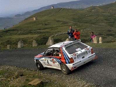 Juha Kankkunen - Juha Piironen
26º Rallye de Portugal - Vinho do Porto 1992. Lancia Delta HF Integrale (TO 53226S). Clasificado 1º.

Del 3 al 7 de Marzo, Portugal.
Superficie: tierra.

El Rally tenia un total de 2211.17 km de los que 577.38 km divididos en 40 tramos, eran especiales.

Se inscribieron 114 equipos, tomaron la salida 100, finalizaron 31.@
Palabras clave: ;Juha_Piironen;Lancia;Delta;Integrale;Portugal;1992