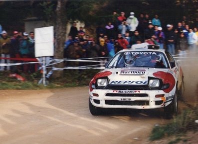 Carlos Sainz Cenamor - Luís Rodríguez Moya
28º Rallye de España - Catalunya - Costa Brava 1992. Toyota Celica Turbo 4WD -ST185- (K-AM 2134). Clasificado 1º.
Tramo: El Sobirà  de 30.32 km.

Del 8 al 11 de Noviembre, Lloret de Mar, Girona, Catalunya, España.
Superficie: asfalto - tierra.

El Rally tenia un total de 1,505.08 Km de los que 519.65 Km divididos en 29 tramos eran especiales, (uno de ellos fue cancelado SS7).

Se inscribieron 79 equipos, tomaron la salida 74, finalizaron 31.

© Joan Al.
@@
Palabras clave: Carlos_Sainz;Toyota;Celica;Catalunya;España;Spain;1992