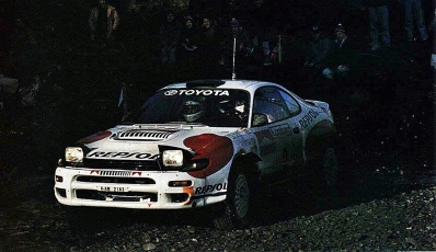 Carlos Sainz Cenamor - Lui­s Moya
48º Lombard RAC Rally 1992. Toyota Celica Turbo 4WD ST185 (K-AM 2163). Clasificado 1º.

Del 22 al 25 de Noviembre, Chester, Cheshire, Inglaterra.
Superficie: tierra.

El Rally tenia un total de 2596.53 km de los que 565.41 km divididos en 34 tramos eran especiales (una de ellas fue cancelada SS24 Kershope de 33.03 Km).

Se inscribieron 162 equipos, tomaron la salida 157, finalizaron 101.@
Palabras clave: ;Toyota;Celica;ST185;Gran_Bretaña;1992;RAC_Rally;Inglaterra