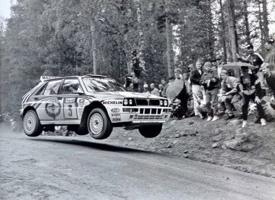 Didier Auriol - Bernard Occelli
42º 1000 Lakes Rally 1992. Lancia Delta HF Integrale (TO 13721T). Clasificado 1º.

Del 27 al 30 de Agosto, Laajavuori, Jyväskylä, Finlandia.
Superficie: tierra.

El Rally tenia un total de 1562.10 km de los que 524.82 km divididos en 37 tramos eran especiales.

Se inscribieron 132 equipos, tomaron la salida 127, finalizaron 61.@
Palabras clave: Didier_Auriol;Lancia;Integrale;Finlandia;1992;