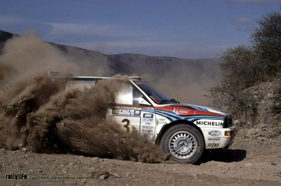 Didier Auriol - Bernard Occelli
12º Rally YPF Argentina 1992. Lancia Delta HF Integrale (TO 76572S). Clasificado 1º.
Martini Racing

Del 22 al 25 de Julio, Tucuman, Argentina.
Superficie: tierra.

El Rally tenia un total de 1818.61 km de los que 458.19 km divididos en 28 tramos eran especiales (5 de ellas fueron canceladas, SS5 San Pablo - San Javier de 23,58 Km, SS13 Yunca Suma - Alpachiri 1 de 29,56 Km, SS21 Singuil - Las Chacritas 2 de 30,50 Km, SS22 Yunca Suma - Alpachiri 2 de 29,56 Km y SS24 Timbo Viejo - El Cadillal 2 de 8,07 Km).

Se inscribieron 63 equipos, tomaron la salida 63, finalizaron 31.
@
Palabras clave: Didier_Auriol;Lancia;Delta;Integrale;Argentina;1992