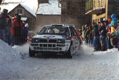 Didier Auriol - Bernard Occelli
60º Rallye Automobile de Monte-Carlo 1992. Lancia Delta HF Integrale (TO 45703S). Clasificado 1º.

Del 23 al 29 de Enero, Monte-Carlo.
Superficie: asfalto - nieve.

El Rally tenia un total de 3317.61 km de los que 628.29 km divididos en 26 tramos eran especiales (1 de ellas fue cancelada SS23 Col de Turini 3 de 22,21 Km).

Tomaron la salida 141 equipos, finalizaron 76.@
Palabras clave: Didier_Auriol;Lancia;Delta;Integrale;Montecarlo;1992;nieve