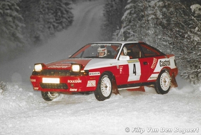 Mats Jonsson - Lars Bäckman
41º International Suecia Rally 1992. Toyota Celica GT-4 -ST165- (TOYOTA). Clasificado 1º.

Del 12 al 17 de Febrero, Karlstad, Suecia.
Superficie: nieve - hielo.

El Rally tenia un total de 1673.00 Km de los que 571.19 Km divididos en 31 tramos eran especiales.

Se inscribieron 94 equipos, tomaron la salida 94, finalizaron 46.

© Filip Van Den Bogaert
@
Palabras clave: Toyota;Celica;Suecia;1992;nieve