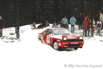 Mats Jonsson - Lars Bäckman
41º International Suecia Rally 1992. Toyota Celica GT-4 -ST165- (TOYOTA). Clasificado 1º.

Del 12 al 17 de Febrero, Karlstad, Suecia.
Superficie: nieve - hielo.

El Rally tenia un total de 1673.00 Km de los que 571.19 Km divididos en 31 tramos eran especiales.

Se inscribieron 94 equipos, tomaron la salida 94, finalizaron 46.

© Filip Van Den Bogaert
@
Palabras clave: Toyota;Celica;Suecia;1992;nieve