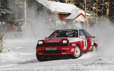 Mats Jonsson - Lars Bäckman
41º International Suecia Rally 1992. Toyota Celica GT-4 -ST165- (TOYOTA). Clasificado 1º.

Del 12 al 17 de Febrero, Karlstad, Suecia.
Superficie: nieve - hielo.

El Rally tenia un total de 1673.00 Km de los que 571.19 Km divididos en 31 tramos eran especiales.

Se inscribieron 94 equipos, tomaron la salida 94, finalizaron 46.

© Filip Van Den Bogaert
@
Palabras clave: Toyota;Celica;Suecia;1992;nieve