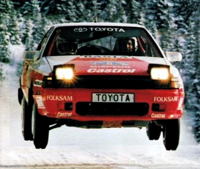 Mats Jonsson - Lars Bäckman
41º International Suecia Rally 1992. Toyota Celica GT-4 -ST165- (TOYOTA). Clasificado 1º.

Del 12 al 17 de Febrero, Karlstad, Suecia.
Superficie: nieve - hielo. 

El Rally tenia un total de 1673.00 Km de los que 571.19 Km divididos en 31 tramos eran especiales.

Se inscribieron 94 equipos, tomaron la salida 94, finalizaron 46.@
Palabras clave: Toyota;Celica;Suecia;1992;nieve;