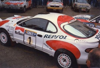 Carlos Sainz - Luis Moya
12º Rally YPF Argentina 1992. Toyota Celica Turbo 4WD -ST185- (K-AM 1694). Clasificado 2º.

Del 22 al 25 de Julio, Tucuman, Argentina.
Superficie: tierra.

El Rally tenia un total de 1818.61 km de los que 458.19 km divididos en 28 tramos eran especiales (5 de ellas fueron canceladas, SS5 San Pablo - San Javier de 23,58 Km, SS13 Yunca Suma - Alpachiri 1 de 29,56 Km, SS21 Singuil - Las Chacritas 2 de 30,50 Km, SS22 Yunca Suma - Alpachiri 2 de 29,56 Km y SS24 Timbo Viejo - El Cadillal 2 de 8,07 Km).

Tomaron la salida 82 equipos, finalizaron 32.
@
Palabras clave: Carlos_Sainz;Toyota;Celica;ST185;Argentina;1992