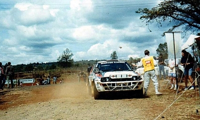 Juha Kankkunen - Juha Piironen
40º Martini Safari Rally Kenya 1992. Lancia Delta HF Integrale (TO 53231S). Clasificado 2º.

Del 27 de Marzo al 1 de Abril, Nairobi, Kenya, África.
Superficie: tierra.

El Rally tenia un total de 4387.84 km con 105 controles horarios.

Tomaron la salida 47 equipos, finalizaron 21.@
Palabras clave: ;Lancia;Delta;Integrale;Safari
