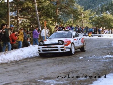 Carlos Sainz Cenamor - Luís Rodríguez Moya
60º Rallye Automobile de Monte-Carlo 1992. Toyota Celica Turbo 4WD -ST185-(K-AM 8524). Clasificado 2º.

Del 23 al 29 de Enero, Monte-Carlo.
Superficie: asfalto - nieve.

El Rally tenia un total de 3317.61 km de los que 628.29 km divididos en 26 tramos eran especiales (1 de ellas fue cancelada SS23 Col de Turini 3 de 22,21 Km).

Tomaron la salida 141 equipos, finalizaron 76.@
Palabras clave: Carlos_Sainz;Luis_Moya;Toyota_Celica;ST185;Montecarlo;1992