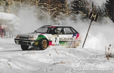 Colin McRae - Derek Ringer
41º International Suecia Rally 1992. Subaru Legacy RS (H641 JBW). Clasificado 2º.

Del 12 al 17 de Febrero, Karlstad, Suecia.
Superficie: nieve - hielo.

El Rally tenia un total de 1673.00 Km de los que 571.19 Km divididos en 31 tramos eran especiales.

Se inscribieron 94 equipos, tomaron la salida 94, finalizaron 46.

© Filip Van Den Bogaert
@
Palabras clave: ;Subaru;Legacy;Suecia;1992;Nieve