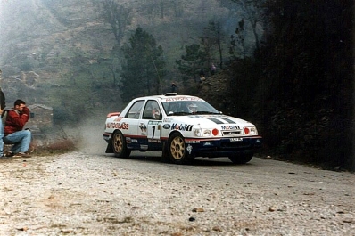 Massimo (Miki) Biasion - Tiziano Siviero
26º Rallye de Portugal - Vinho do Porto 1992. Ford Sierra RS Cosworth 4x4 (A10 FMC). Clasificado 2º.

Del 3 al 7 de Marzo, Portugal.
Superficie: tierra.

El Rally tenia un total de 2211.17 km de los que 577.38 km divididos en 40 tramos eran especiales.

Se inscribieron 114 equipos, tomaron la salida 100, finalizaron 31.@
Palabras clave: Miki_Biasion;Ford;Sierra;Cosworth;Portugal;1992