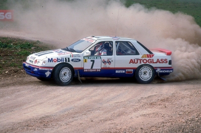 Massimo (Miki) Biasion - Tiziano Siviero
26º Rallye de Portugal - Vinho do Porto 1992. Ford Sierra RS Cosworth 4x4 (A10 FMC). Clasificado 2º.

Del 3 al 7 de Marzo, Portugal.
Superficie: tierra.

El Rally tenia un total de 2211.17 km de los que 577.38 km divididos en 40 tramos eran especiales.

Se inscribieron 114 equipos, tomaron la salida 100, finalizaron 31.@
Palabras clave: Miki_Biasion;Ford;Sierra;Cosworth;Portugal;1992