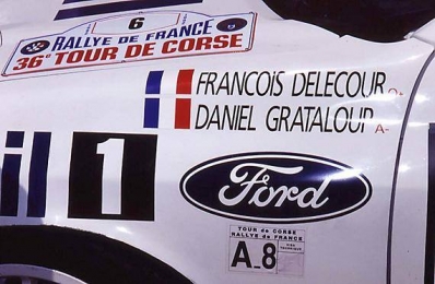 François Delecour - Daniel Grataloup
36º Tour de Corse - Rallye de France 1992. Ford Sierra Cosworth 4x4 (A9 FMC). Clasificado 2º.
Ford Motor Co. Ltd.

Del 2 al 7 de Mayo, Ajaccio, Corcega, Francia.
Superficie: asfalto.

El Rally tenia un total de 1,164.22 Km de los que 618.37 Km divididos en 27 tramos eran especiales, (las 4 últimas fueron canceladas, SS24 Liamone - Ambiegna de 43.93 Km, SS25 Suarella - Col de Marcuccio de 25.21 Km, SS26 Bicchisano - Pila Canale de 14.47 Km, SS27 de 25.12 Km, debido a un accidente en el estadio de fútbol de Bastia en el que fallecieron 18 aficionados, D.E.P. / R.I.P.).

Se inscribieron 107 equipos, tomaron la salida 107, finalizaron 47.@
Palabras clave: Corse;Corcega;Ford;Sierra;Cosworth;1992