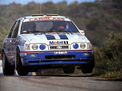 François Delecour - Daniel Grataloup
36º Tour de Corse - Rallye de France 1992. Ford Sierra Cosworth 4x4 (A9 FMC). Clasificado 2º.
Ford Motor Co. Ltd.

Del 2 al 7 de Mayo, Ajaccio, Corcega, Francia.
Superficie: asfalto.

El Rally tenia un total de 1,164.22 Km de los que 618.37 Km divididos en 27 tramos eran especiales, (las 4 últimas fueron canceladas, SS24 Liamone - Ambiegna de 43.93 Km, SS25 Suarella - Col de Marcuccio de 25.21 Km, SS26 Bicchisano - Pila Canale de 14.47 Km, SS27 de 25.12 Km, debido a un accidente en el estadio de fútbol de Bastia en el que fallecieron 18 aficionados, D.E.P. / R.I.P.).

Se inscribieron 107 equipos, tomaron la salida 107, finalizaron 47.@
Palabras clave: Corse;Corcega;Ford;Sierra;Cosworth;1992