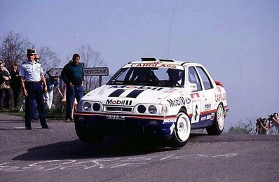 François Delecour - Daniel Grataloup
36º Tour de Corse - Rallye de France 1992. Ford Sierra Cosworth 4x4 (A9 FMC). Clasificado 2º.

Del 2 al 7 de Mayo, Ajaccio, Corcega, Francia.
Superficie: asfalto.

El Rally tenia un total de 1,164.22 Km de los que 618.37 Km divididos en 27 tramos eran especiales, (las 4 últimas fueron canceladas, SS24 Liamone - Ambiegna de 43.93 Km, SS25 Suarella - Col de Marcuccio de 25.21 Km, SS26 Bicchisano - Pila Canale de 14.47 Km, SS27 de 25.12 Km, debido a un accidente en el estadio de fútbol de Bastia en el que fallecieron 18 aficionados, D.E.P. / R.I.P.).

Se inscribieron 107 equipos, tomaron la salida 107, finalizaron 47.@
Palabras clave: ;Corse;Corcega;Ford;Sierra;Cosworth;1992
