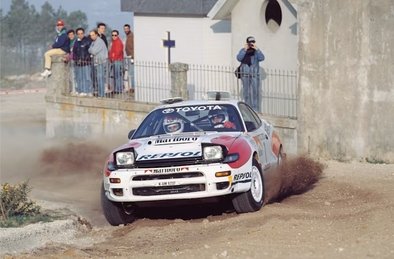 Carlos Sainz Cenamor - Luis Moya
26º Rallye de Portugal - Vinho do Porto 1992. Toyota Celica Turbo 4WD -ST185- (K-AM 8202). Clasificado 3º.

Del 3 al 7 de Marzo, Portugal.
Superficie: tierra.

El Rally tenia un total de 2211.17 km de los que 577.38 km divididos en 40 tramos, eran especiales.

Se inscribieron 114 equipos, tomaron la salida 100, finalizaron 31.@
Palabras clave: Carlos_Sainz;Toyota;Celica;ST185;1992;Portugal