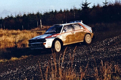 Juha Kankkunen - Juha Piironen
48º Lombard RAC Rally 1992. Lancia Delta HF Integrale (TO 13720T). Clasificado 3º.

Del 22 al 25 de Noviembre, Chester, Cheshire, Inglaterra.
Superficie: tierra.

El Rally tenia un total de 2596.53 km de los que 565.41 km divididos en 34 tramos eran especiales (una de ellas fue cancelada SS24 Kershope de 33.03 Km).

Se inscribieron 162 equipos, tomaron la salida 157, finalizaron 101.@
Palabras clave: ;Lancia;Delta;Integrale;Gran_Bretaña;1992;RAC_Rally