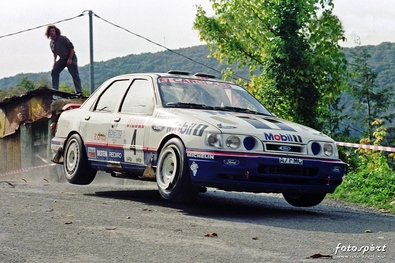 34º Rallye San Remo - Rallye d'Italia 1992. Ford Sierra RS Cosworth 4x4 (A7 FMC). Clasificado 3º.
Ford Motor Co. Ltd.

Del 11 al 15 de Octubre, Sanremo, Italia.
Superficie: asfalto - tierra.

El Rally tení­a un total de 2064.62 km, de los que 497.03 divididos en 25 tramos eran especiales, (uno de ellos fue cancelado SS24 Vignal de 30.45 Km).

Tomaron la salida 101 equipos, finalizaron 41.@
Palabras clave: Ford;Sierra;Cosworth;Sanremo;1992