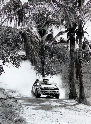 Jorge Recalde - Martin Christie
40º Martini Safari Rally Kenya 1992. Lancia Delta HF Integrale (TO 53230S). Clasificado 3º.

Del 27 de Marzo al 1 de Abril, Nairobi, Kenya, África.
Superficie: tierra.

El Rally tenia un total de 4387.84 km con 105 controles horarios.

Tomaron la salida 47 equipos, finalizaron 21.@
Palabras clave: Jorge_Recalde;Lancia;Delta;Integrale;Safari