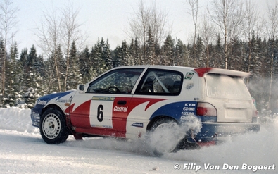 Stig Blomqvist - Benny Melander
41º International Suecia Rally 1992. Nissan Sunny GTI-R (J4 NME). Clasificado 3º.

Del 12 al 17 de Febrero, Karlstad, Suecia.
Superficie: nieve - hielo.

El Rally tenia un total de 1673.00 Km de los que 571.19 Km divididos en 31 tramos eran especiales.

Se inscribieron 94 equipos, tomaron la salida 94, finalizaron 46.

© Filip Van Den Bogaert
@
Palabras clave: Stig_Blomqvist;Nissan;Sunny;Suecia;1992;nieve