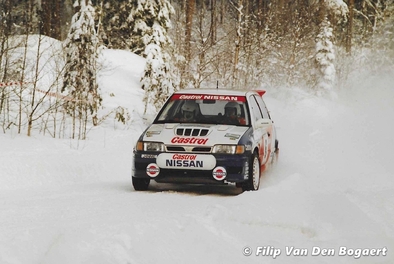 Stig Blomqvist - Benny Melander
41º International Suecia Rally 1992. Nissan Sunny GTI-R (J4 NME). Clasificado 3º.

Del 12 al 17 de Febrero, Karlstad, Suecia.
Superficie: nieve - hielo.

El Rally tenia un total de 1673.00 Km de los que 571.19 Km divididos en 31 tramos eran especiales.

Se inscribieron 94 equipos, tomaron la salida 94, finalizaron 46.

© Filip Van Den Bogaert
@
Palabras clave: Stig_Blomqvist;Nissan;Sunny;Suecia;1992;nieve