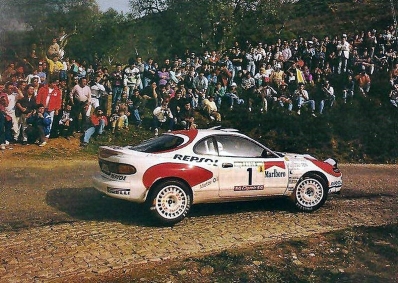 Carlos Sainz Cenamor - Luis Moya
26º Rallye de Portugal - Vinho do Porto 1992. Toyota Celica Turbo 4WD -ST185- (K-AM 8202). Clasificado 3º.

Del 3 al 7 de Marzo, Portugal.
Superficie: tierra.

El Rally tenia un total de 2211.17 km de los que 577.38 km divididos en 40 tramos, eran especiales.

Se inscribieron 114 equipos, tomaron la salida 100, finalizaron 31.@
Palabras clave: ;Toyota;Celica;ST185;1992;Portugal
