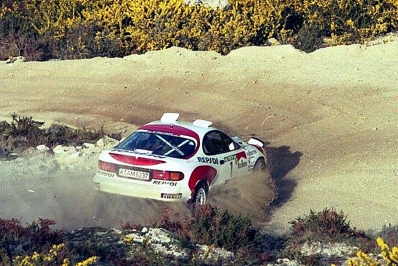 Carlos Sainz Cenamor - Luis Moya
26º Rallye de Portugal - Vinho do Porto 1992. Toyota Celica Turbo 4WD -ST185- (K-AM 8202). Clasificado 3º.

Del 3 al 7 de Marzo, Portugal.
Superficie: tierra.

El Rally tenia un total de 2211.17 km de los que 577.38 km divididos en 40 tramos, eran especiales.

Se inscribieron 114 equipos, tomaron la salida 100, finalizaron 31.@
Palabras clave: ;Toyota;Celica;ST185;1992;Portugal