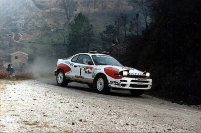 Carlos Sainz Cenamor - Luis Moya
26º Rallye de Portugal - Vinho do Porto 1992. Toyota Celica Turbo 4WD -ST185- (K-AM 8202). Clasificado 3º.

Del 3 al 7 de Marzo, Portugal.
Superficie: tierra.

El Rally tenia un total de 2211.17 km de los que 577.38 km divididos en 40 tramos, eran especiales.

Se inscribieron 114 equipos, tomaron la salida 100, finalizaron 31.@
Palabras clave: ;Toyota;Celica;ST185;1992;Portugal