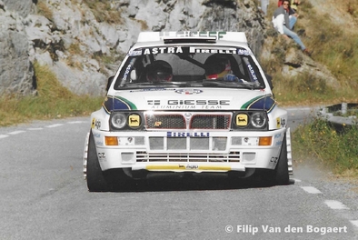 Alessandro (Alex) Fiorio - Vittorio Brambilla
28º Rallye de España - Catalunya - Costa Brava 1992. Lancia Delta HF Integrale (TO 53226S). Clasificado 4º.

Del 8 al 11 de Noviembre, Lloret de Mar, Girona, Catalunya, España.
Superficie: asfalto - tierra.

El Rally tenia un total de 1,505.08 Km de los que 519.65 Km divididos en 29 tramos eran especiales, (uno de ellos fue cancelado SS7).

Se inscribieron 79 equipos, tomaron la salida 74, finalizaron 31.

© Filip Van den Bogaert
@
Palabras clave: ;Lancia;Delta;Integrale;Catalunya;1992;España;Spain