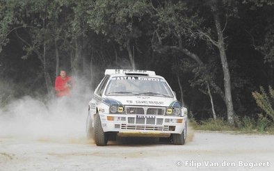 Alessandro (Alex) Fiorio - Vittorio Brambilla
28º Rallye de España - Catalunya - Costa Brava 1992. Lancia Delta HF Integrale (TO 53226S). Clasificado 4º.

Del 8 al 11 de Noviembre, Lloret de Mar, Girona, Catalunya, España.
Superficie: asfalto - tierra.

El Rally tenia un total de 1,505.08 Km de los que 519.65 Km divididos en 29 tramos eran especiales, (uno de ellos fue cancelado SS7).

Se inscribieron 79 equipos, tomaron la salida 74, finalizaron 31.

Foto 1 de 2
© Filip Van den Bogaert
@
Palabras clave: Alex_Fiorio;Lancia;Delta;Integrale;Catalunya;1992;España;Spain