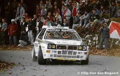 Alessandro (Alex) Fiorio - Vittorio Brambilla
28º Rallye de España - Catalunya - Costa Brava 1992. Lancia Delta HF Integrale (TO 53226S). Clasificado 4º.

Del 8 al 11 de Noviembre, Lloret de Mar, Girona, Catalunya, España.
Superficie: asfalto - tierra.

El Rally tenia un total de 1,505.08 Km de los que 519.65 Km divididos en 29 tramos eran especiales, (uno de ellos fue cancelado SS7).

Se inscribieron 79 equipos, tomaron la salida 74, finalizaron 31.

© Filip Van den Bogaert
@
Palabras clave: ;Lancia;Delta;Integrale;Catalunya;1992;España;Spain
