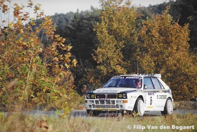 Alessandro (Alex) Fiorio - Vittorio Brambilla
28º Rallye de España - Catalunya - Costa Brava 1992. Lancia Delta HF Integrale (TO 53226S). Clasificado 4º.

Del 8 al 11 de Noviembre, Lloret de Mar, Girona, Catalunya, España.
Superficie: asfalto - tierra.

El Rally tenia un total de 1,505.08 Km de los que 519.65 Km divididos en 29 tramos eran especiales, (uno de ellos fue cancelado SS7).

Se inscribieron 79 equipos, tomaron la salida 74, finalizaron 31.

© Filip Van den Bogaert
@
Palabras clave: ;Lancia;Delta;Integrale;Catalunya;1992;España;Spain
