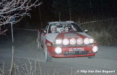 Markku Alén - Ilkka Kivimäki
41º International Suecia Rally 1992. Toyota Celica GT-4 -ST165- (K-AM 281). Clasificado 4º.

Del 12 al 17 de Febrero, Karlstad, Suecia.
Superficie: nieve - hielo.

El Rally tenia un total de 1673.00 Km de los que 571.19 Km divididos en 31 tramos eran especiales.

Se inscribieron 94 equipos, tomaron la salida 94, finalizaron 46.

© Filip Van Den Bogaert
@
Palabras clave: Markku_Alen;Toyota;Celica;Suecia;1992;nieve