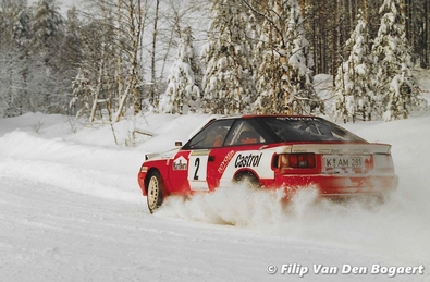 Markku Alén - Ilkka Kivimäki
41º International Suecia Rally 1992. Toyota Celica GT-4 -ST165- (K-AM 281). Clasificado 4º.

Del 12 al 17 de Febrero, Karlstad, Suecia.
Superficie: nieve - hielo.

El Rally tenia un total de 1673.00 Km de los que 571.19 Km divididos en 31 tramos eran especiales.

Se inscribieron 94 equipos, tomaron la salida 94, finalizaron 46.

© Filip Van Den Bogaert
@
Palabras clave: Markku_Alen;Toyota;Celica;Suecia;1992;nieve