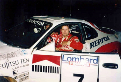 Markku Alén - Ilkka Kivimaki
48º Lombard RAC Rally 1992. Toyota Celica Turbo 4WD -ST185- (K-AM 7462) Clasificado 4º.

Del 22 al 25 de Noviembre, Chester, Cheshire, Inglaterra.
Superficie: tierra.

El Rally tenia un total de 2596.53 km de los que 565.41 km divididos en 34 tramos eran especiales (una de ellas fue cancelada SS24 Kershope de 33.03 Km).

Se inscribieron 162 equipos, tomaron la salida 157, finalizaron 101.@
Palabras clave: Markku_Alen;Toyota;Celica;ST185;Gran_Bretaña;1992;RAC_Rally;Personajes